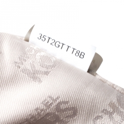 مملوكة مسبقًا حقيبة مايكل مايكل كورس جيت سيت كانفاس أبيض/ بيج بالشعار مقوى