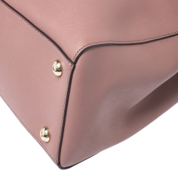 مملوكة مسبقًا حقيبة يد مايكل مايكل كورس سينثيا كبيرة جلد وردية