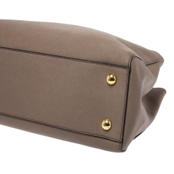 مملوكة مسبقًا حقيبة مايكل مايكل كورس سينثيا جلد ببيج متوسطة