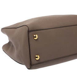 مملوكة مسبقًا حقيبة مايكل مايكل كورس سينثيا جلد ببيج متوسطة