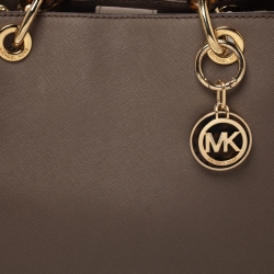 مملوكة مسبقًا حقيبة مايكل مايكل كورس سينثيا جلد ببيج متوسطة