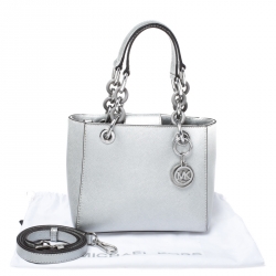 Pre Owned حقيبة مايكل مايكل كورس ميني سينثيا جلد فضي ميتاليك