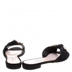 مملوكة مسبقًا صندل فلات سلايد ميو ميو ساتان أسود مرصع مقاس 38