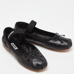 مملوكة مسبقًا حذاء باليرينا فلات ميو ميو جلد بيج نود بحزام كاحل مقاس 37.5