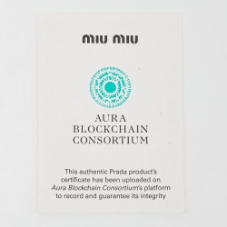 مملوكة مسبقًا حذاء باليرينا فلات ميو ميو جلد بيج نود بحزام كاحل مقاس 37.5