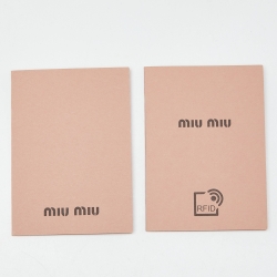 مملوكة مسبقًا حذاء باليرينا فلات ميو ميو جلد بيج نود بحزام كاحل مقاس 37.5