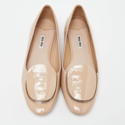 مملوكة مسبقًا Miu Miu Beige Patent Leather and PVC Ballet Flats Size 40
