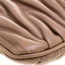 مملوكة مسبقًا حقيبة كلتش ميو ميو جلد ماتيلاس بيج مبطن بإطار