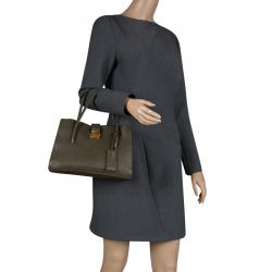 مملوكة مسبقًا Miu Miu Military Green Leather Medium Madras Tote