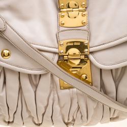 مملوكة مسبقًا Miu Miu Beige Matelasse Lux Leather Coffer Hobo