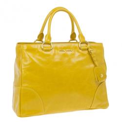 مملوكة مسبقًا Miu Miu Yellow Vitello Shine Tote