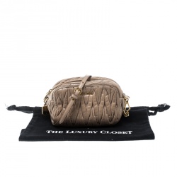 مملوكة مسبقًا حقيبة كتف ميو ميو ميني زيبر جلد نابا مبطنة بنفسجية فاتحة