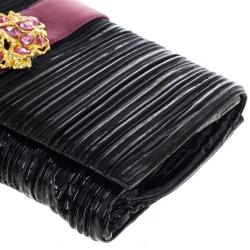 مملوكة مسبقًا Miu Miu Matelassé Embellished Patent Leather Clutch