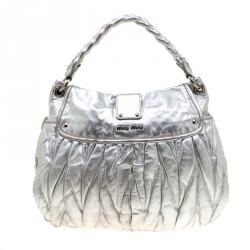 مملوكة مسبقًا Miu Miu Silver Matelasse Leather Coffer Hobo