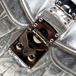 مملوكة مسبقًا Miu Miu Silver Matelasse Leather Coffer Hobo