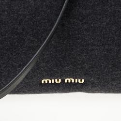 مملوكة مسبقًا Miu Miu Grey Wool Felt Oversized Clutch