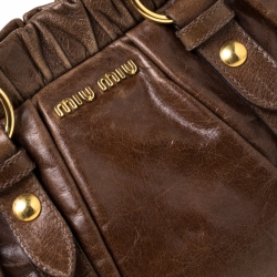 Pre Owned حقيبة ميو ميو يد علوية مكشكشة لوكس جلد لامع بني