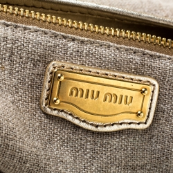 مملوكة مسبقًا حقيبة ميو ميو كوفر جلد فاخر مبطنة بيج /ذهبية