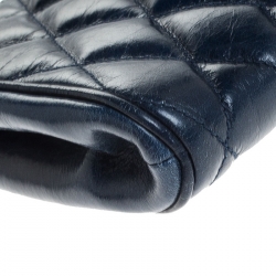 مملوكة مسبقًا  Miu Miu Blue Quilted Leather Clutch