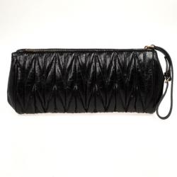 مملوكة مسبقًا Miu Miu Black Matelasse Leather Clutch