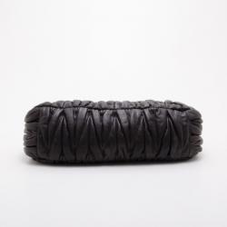 مملوكة مسبقًا Miu Miu Black Mattelasse Large Coffer Tote