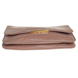 مملوكة مسبقًا Miu Miu Nude Pink Leather Flap Frame Clutch