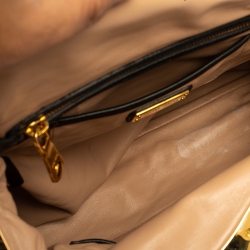 Pre Owned حقيية كلتش ميو ميو كبيرة الحجم شعر صوف رصاصي 