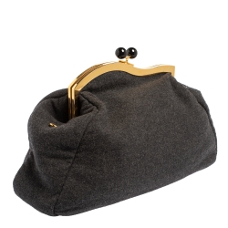 Pre Owned حقيية كلتش ميو ميو كبيرة الحجم شعر صوف رصاصي 