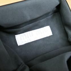 مملوكة مسبقًا حقيبة كلتش ميو ميو جيرسيه بكلبس رصاصي