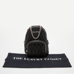 Pre Owned حقيبة ظهر ميو ميو ميني جلد ماتيلاس أسود