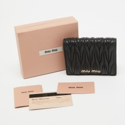 Pre Owned Miu Miu Black Matelassé Leather Bifold Card Holder