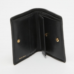 Pre Owned Miu Miu Black Matelassé Leather Bifold Card Holder