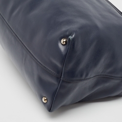 مملوكة مسبقًا Miu Miu Navy Blue Vitello Soft Leather Front Pocket Shopper Tote