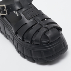 مملوكة مسبقًا Miu Miu Black Rubber Eva Platform Sandals Size 37