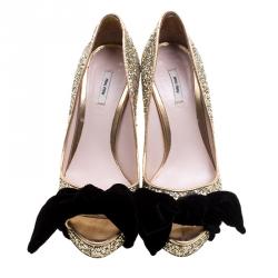 Pre Owned حذاء كعب عالي ميو ميو نعل سميك مقدمة مفتوحة فيونكة قطيفة غليتر ذهبي مقاس 36.5