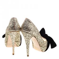 Pre Owned حذاء كعب عالي ميو ميو نعل سميك مقدمة مفتوحة فيونكة قطيفة غليتر ذهبي مقاس 36.5