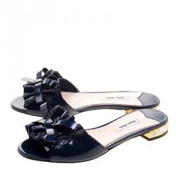 مملوكة مسبقًا Miu Miu Navy Blue Patent Leather Crystal Embellished Slides Size 37