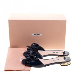 مملوكة مسبقًا Miu Miu Navy Blue Patent Leather Crystal Embellished Slides Size 37
