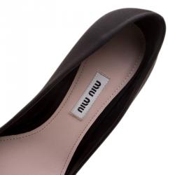 Pre Owned حذاء كعب عالي ميو ميو ساتان أسود مزخرف كريستال ولؤلؤ مقدمة مدببة مقاس 36