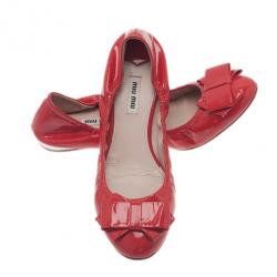 مملوكة مسبقًا حذاء فلات ميو ميو باليه بفيونكة بوبوي  جلد لامع أحمر مقاس 40