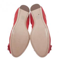 مملوكة مسبقًا حذاء فلات ميو ميو باليه بفيونكة بوبوي  جلد لامع أحمر مقاس 40