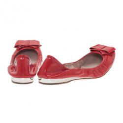 مملوكة مسبقًا حذاء فلات ميو ميو باليه بفيونكة بوبوي  جلد لامع أحمر مقاس 40