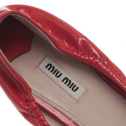 مملوكة مسبقًا حذاء فلات ميو ميو باليه بفيونكة بوبوي  جلد لامع أحمر مقاس 40