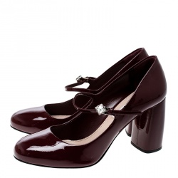 مملوكة مسبقًا Miu Miu Burgundy Patent Leather Crystal Embellished Buckle Mary Jane Pumps Size 38