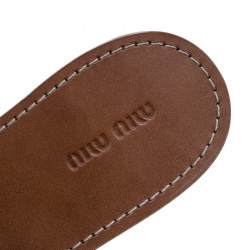 مملوكة مسبقًا صندل سلايد فلات ميو ميو ريش أزرق فاتح وجلد مزخرف كريستال سواروفسكي مقاس 37