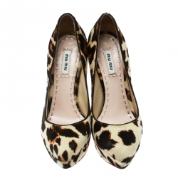 مملوكة مسبقًا حذاء كعب عالي ميو ميو نعل سميك شعر مهر طباعة فهد أسود/ بيج مقاس 37.5