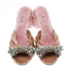 مملوكة مسبقًا Miu Miu Pink Satin and Fur Bow Crystal Embellished Detail Slide Sandals Size 38