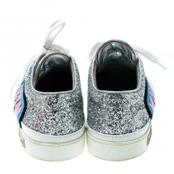 مملوكة مسبقًا حذاء رياضي ميو ميو أربطة خرز غليتر أبيض/ فضي مقاس 39