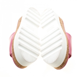 مملوكة مسبقًا Miu Miu Pink Patent Leather Cork Platform Slide 37