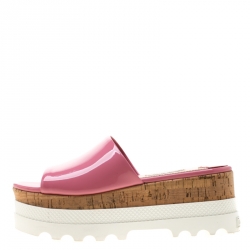 مملوكة مسبقًا Miu Miu Pink Patent Leather Cork Platform Slide 37